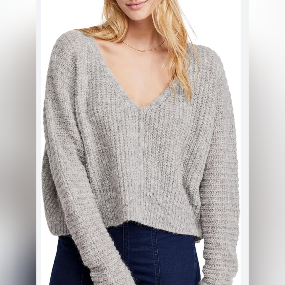 Garage Cropped V-neck Relaxed Fit Sweater- size P/small